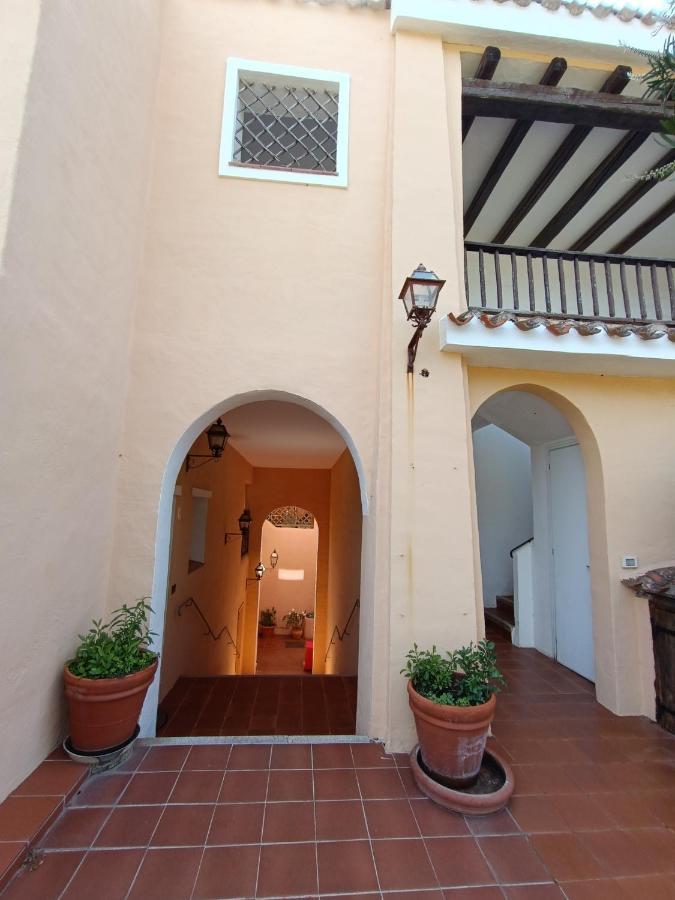 La Maison Des Arches ปอร์โตแชร์โว ภายนอก รูปภาพ